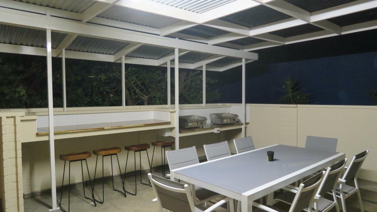 Skymirror Villa Sea Lake Exterior photo